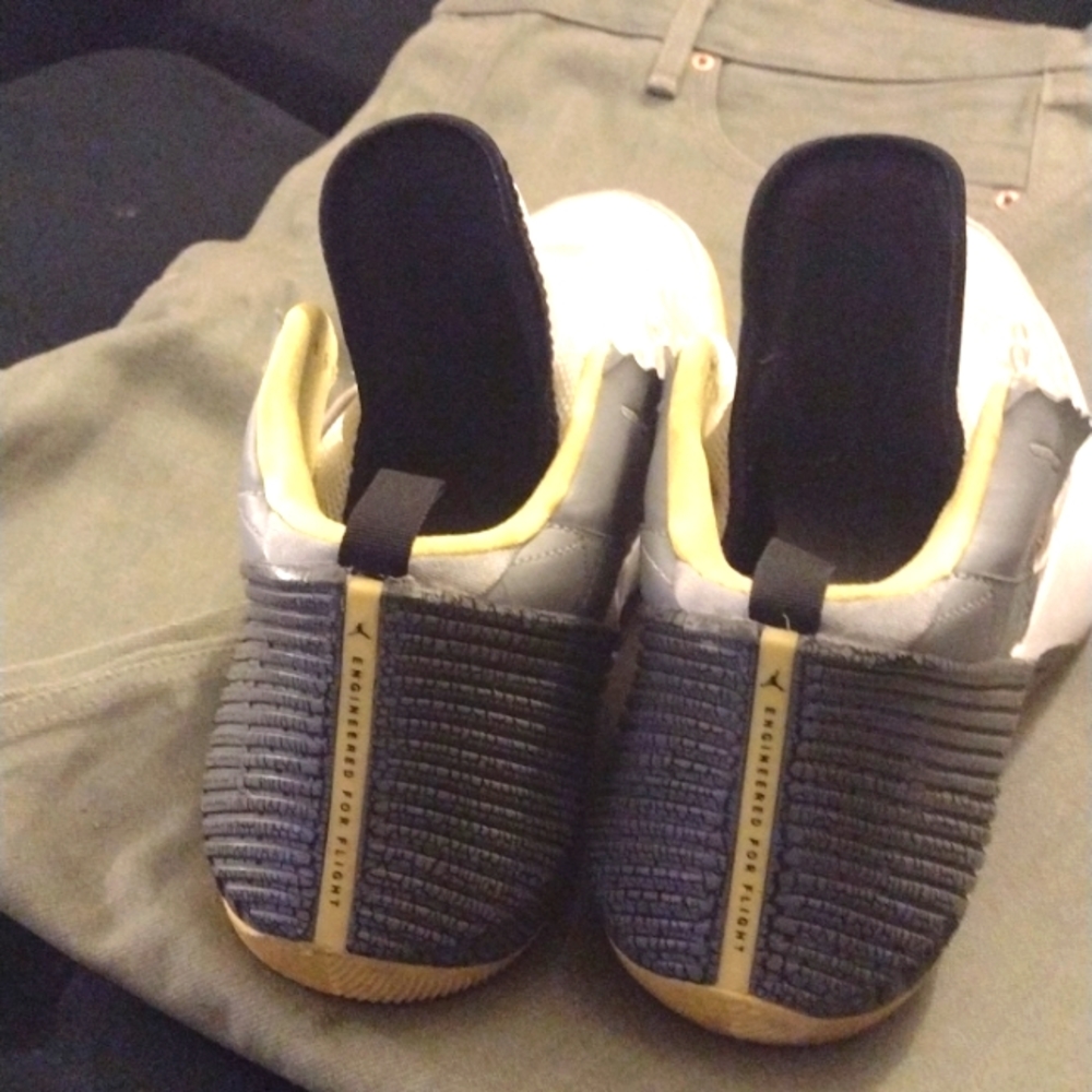 Pair of men's size 11 Jordan